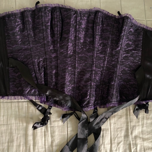 Frederick’s of Hollywood. Purple and black lace Corset. Size 34 - Picture 8 of 8